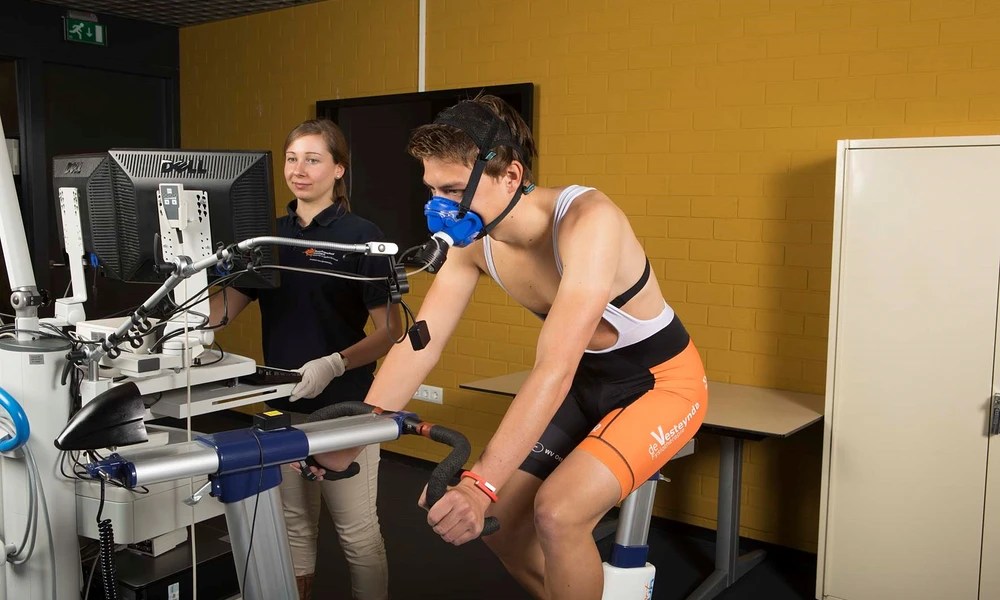 Eating and Running Verification in Comparison Accuracy of the Site Using Sports&nbsp;Analysis